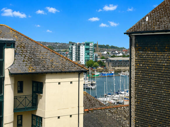 2 bed property, in Castle Street, £140,000