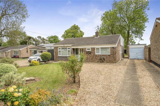 3 bed property, in Woodland Close, £380,000