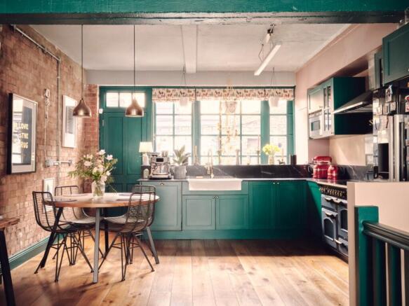 2 bed property, in Temple Street, £900,000