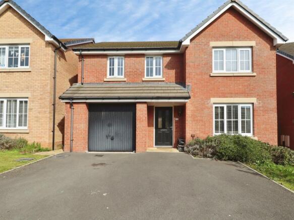 4 bed property, in Railway Road, £425,000