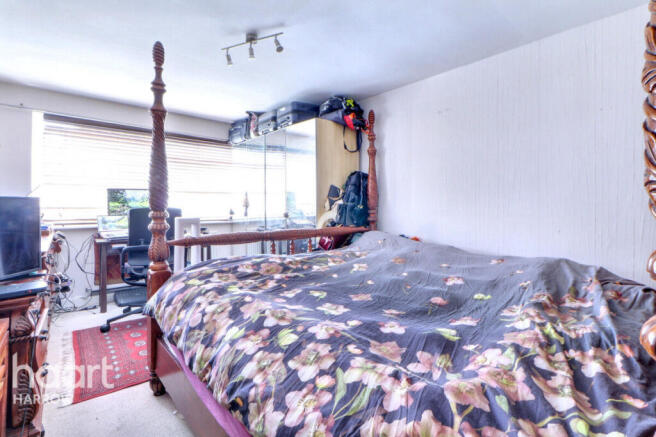 2 bed property, in Aran Drive, £390,000