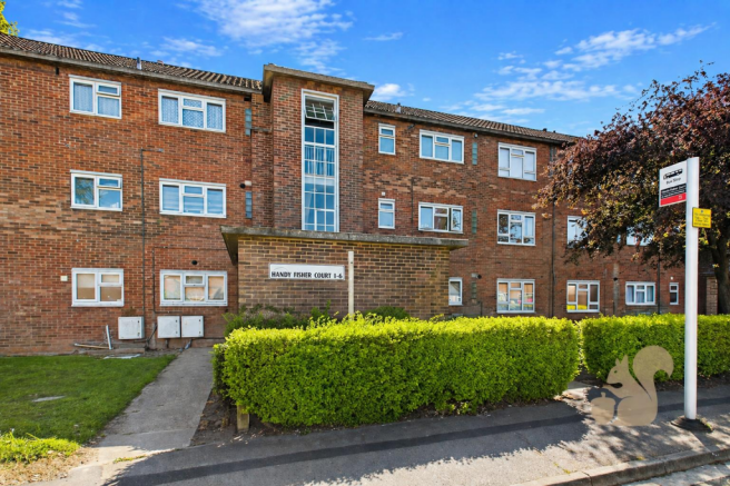 2 bed property, in Handy Fisher Court, £150,000