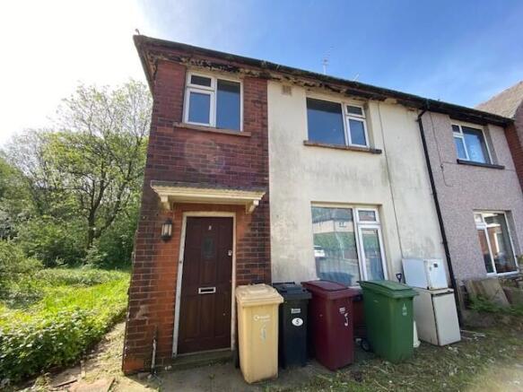 3 bed property, in 5 Mossland Grove, £95,000