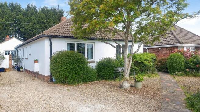 3 bed property, in Greenway Gardens, £450,000