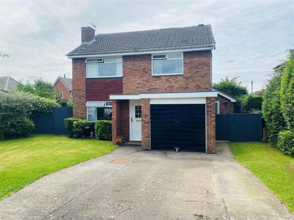 4 bed property, in Starling Close, £450,000