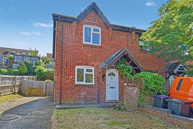2 bed property, in Riddings Meadow, £110,000