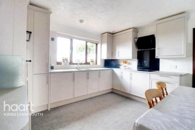 3 bed property, in Fen Road, £500,000