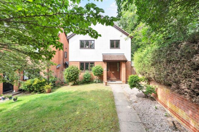 4 bed property, in The Hawthorns, £750,000