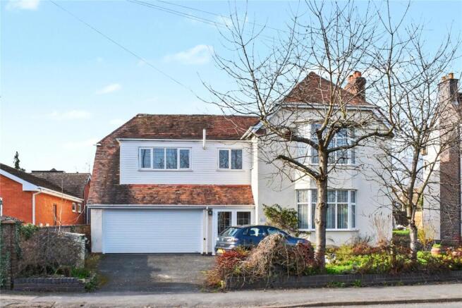 4 bed property, in Worcester Road, £500,000