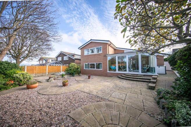 3 bed property, in No. 8, £475,000