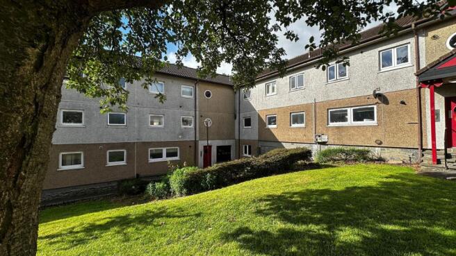 2 bed property, in 14 Shiel Walk, £38,000