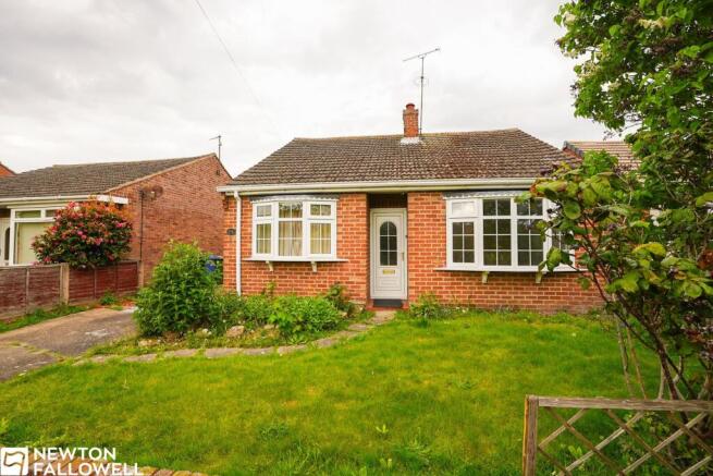 2 bed property, in Oaklands Lane, £210,000