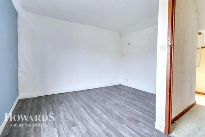 2 bed property, in Kent Square, £60,000