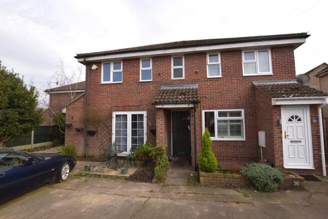 1 bed property, in Maypole Green Road, £120,000