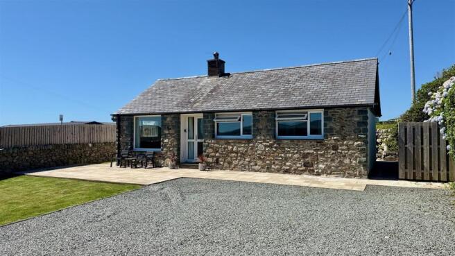 3 bed property, in Llandanwg, £315,000