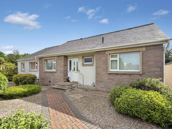 3 bed property, in Lady Margaret Drive, £275,000