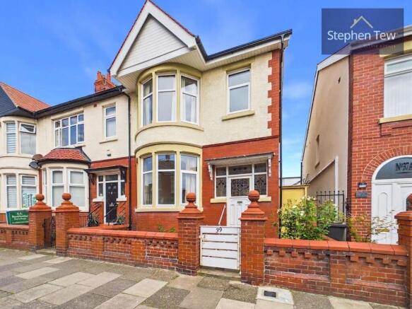 3 bed property, in Gainsborough Road, £130,000
