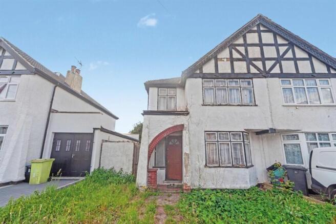 3 bed property, in Ruskin Walk, £300,000