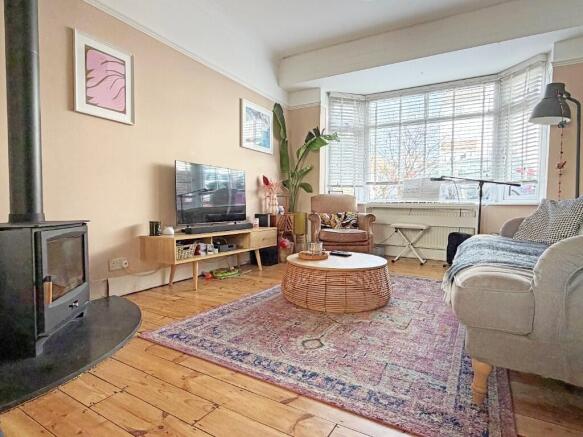 3 bed property, in Quarry Bank Road, £465,000
