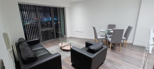 2 bed property, in Apartment 52, £200,000