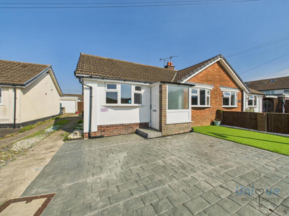 2 bed property, in Mildred Close, £180,000