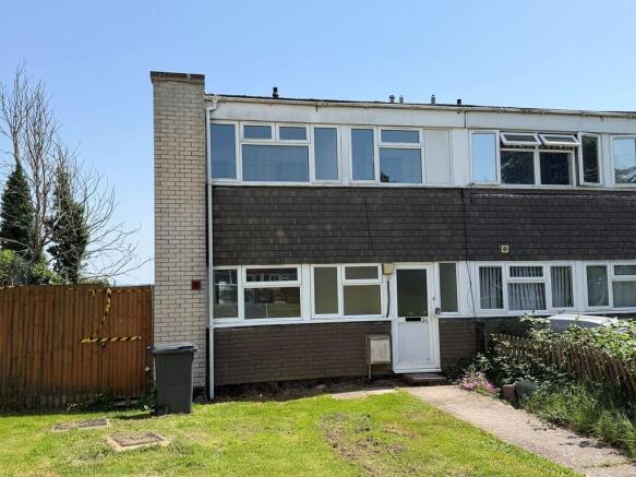 3 bed property, in Bifield Road, £225,000