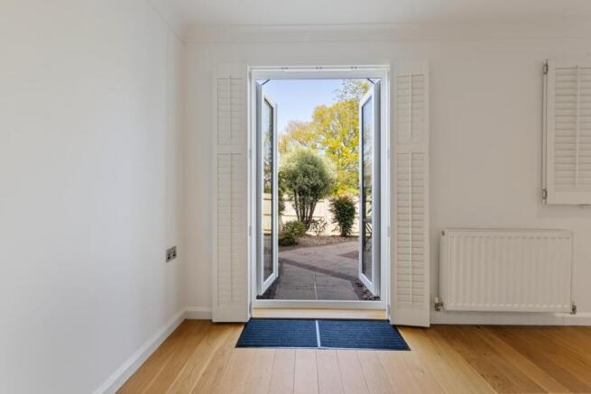 2 bed property, in Collingwood Way, £390,000