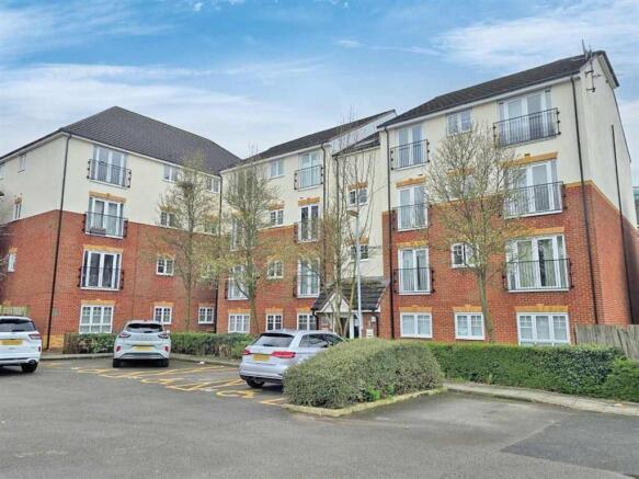 2 bed property, in Kilmaine Avenue, £82,000