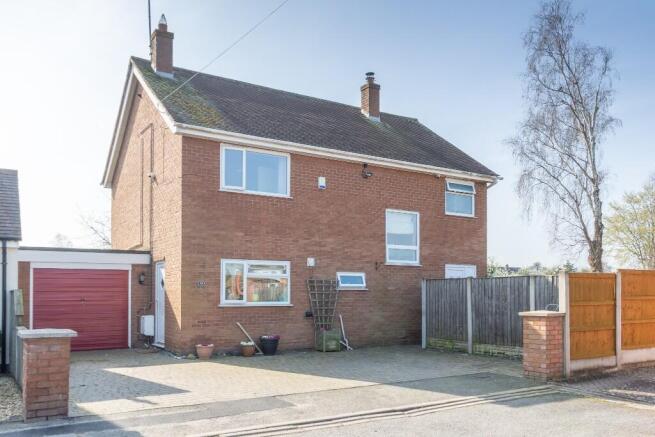 3 bed property, in Laburnum Way, £350,000