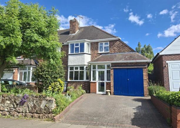3 bed property, in Manor House Lane, £325,000