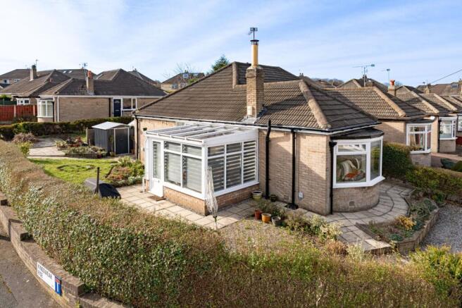 2 bed property, in Kingswear Grove, £255,000