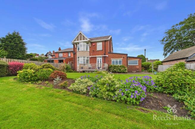 3 bed property, in Upper Batley Lane, £475,000