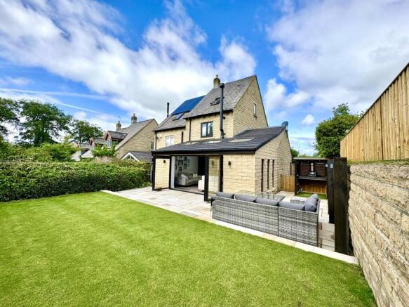 3 bed property, in Thorneycroft Road, £395,000