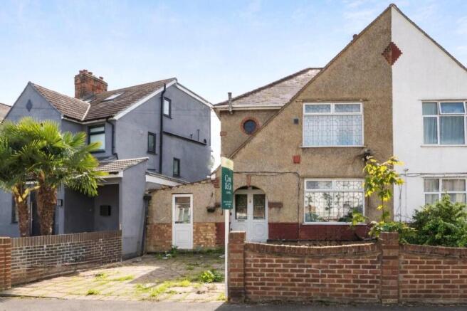 3 bed property, in Chatsworth Crescent, £550,000