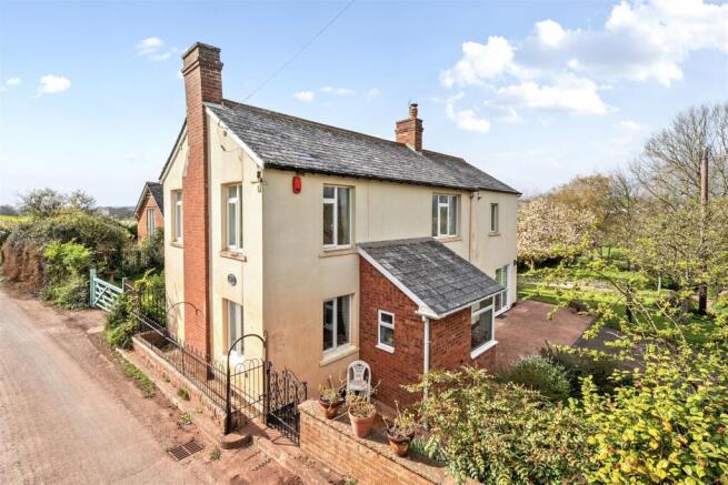 3 bed property, in Hookway, £650,000
