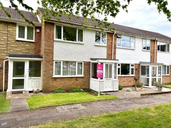 3 bed property, in Cedar Avenue, £240,000