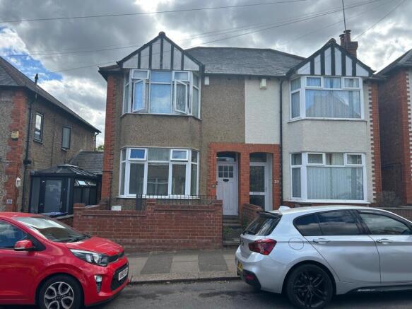 5 bed property, in Beech Avenue, £375,000
