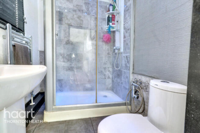 3 bed property, in Woodmansterne Road, £550,000