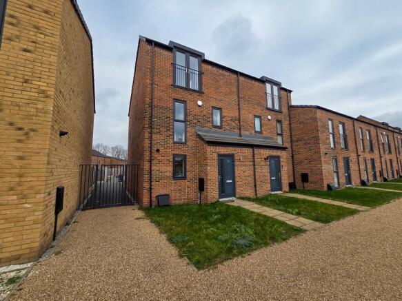3 bed property, in Walk, £330,000