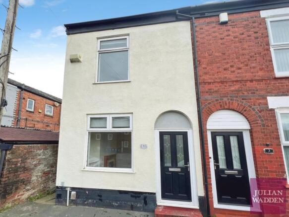 2 bed property, in Russell Street, £210,000
