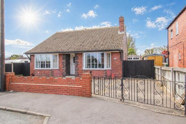 2 bed property, in Parker Avenue, £325,000