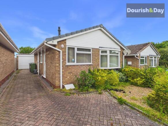 2 bed property, in The Downs, £210,000