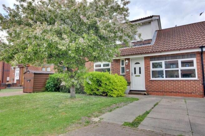 3 bed property, in Rosemary Way, £265,000