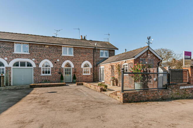 3 bed property, in Pasture House Mews, £650,000