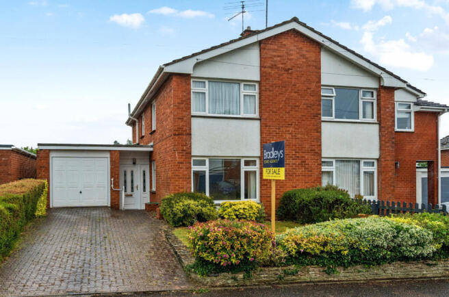3 bed property, in Ridgeway Gardens, £310,000