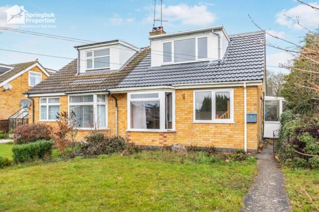 2 bed property, in The Close, £230,000
