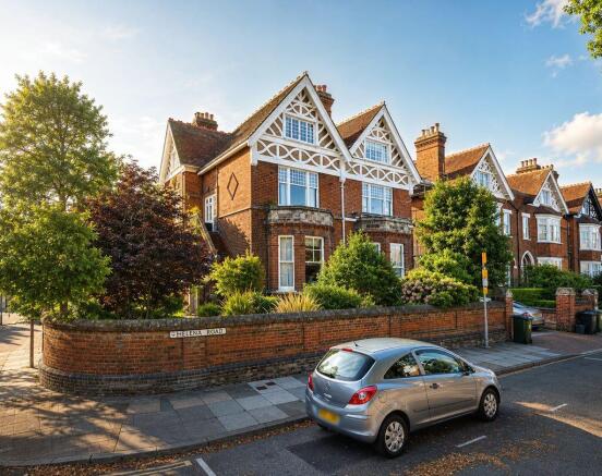 1 bed property, in Helena Lodge, £240,000