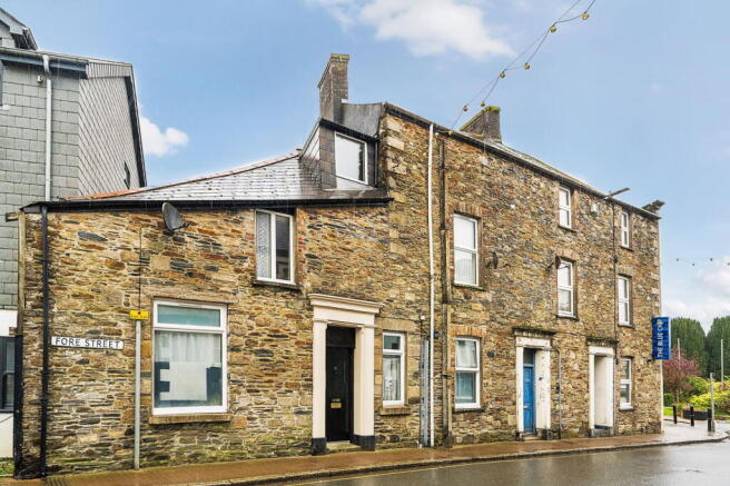 5 bed property, in Fore Street, £260,000