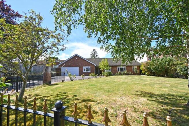 4 bed property, in Belchers Lane, £875,000