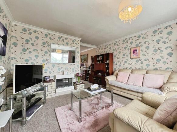 3 bed property, in Wych Elm Way, £395,000